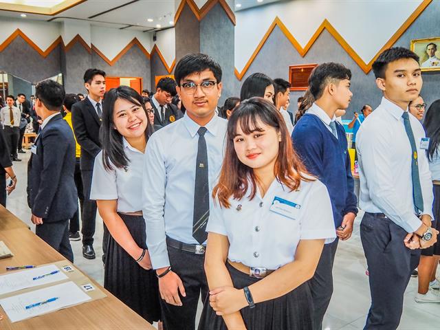 คณะนิติศาสตร์,เป็นตัวแทนของภาค,5,เข้าร่วมการแข่งขันตอบปัญหากฎหมายระดับประเทศรอบชิงชนะเลิศ