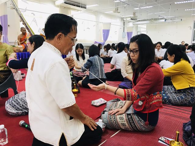 คณะพยาบาลศาสตร์,จัดกิจกรรมทำบุญตักบาตรข้าวสาร,อาหารแห้ง,และทำพิธีสืบชะตาให้แก่บุคลากร,และนิสิต,เนื่องในโอกาสครบรอบ,17,ปี,วันสถาปนาคณะพยาบาลศาสตร์