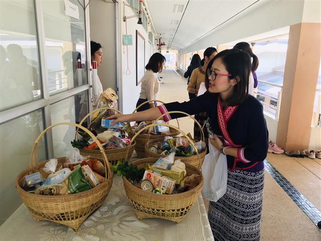 คณะพยาบาลศาสตร์,จัดกิจกรรมทำบุญตักบาตรข้าวสาร,อาหารแห้ง,และทำพิธีสืบชะตาให้แก่บุคลากร,และนิสิต,เนื่องในโอกาสครบรอบ,17,ปี,วันสถาปนาคณะพยาบาลศาสตร์