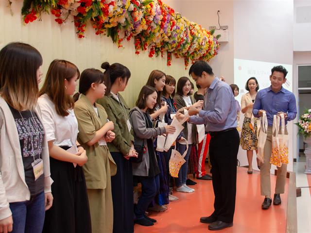 คณะศิลปศาสตร์,ให้การต้อนรับคณะนิสิตทูตวัฒนธรรมจากมหาวิทยาลัยเรตาคุ,ประเทศญี่ปุ่น