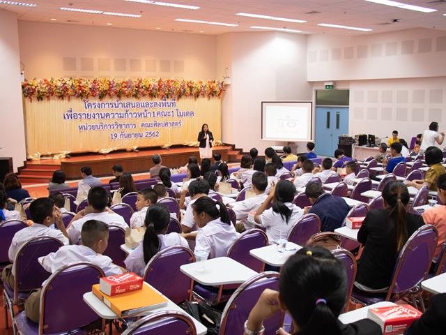 คณะศิลปศาสตร์จัดโครงการ,“นำเสนอและลงพื้นที่เพื่อรายงานความก้าวหน้า,1,คณะ,1,โมเดล”