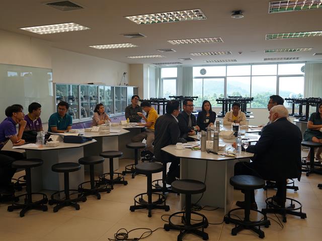 โรงเรียนสาธิตม.พะเยา,ดำเนินกิจกรรมสัมมนาทางวิชาการ,,โดย,Assoc.Prof.,Dr.Fred,N.,Finley