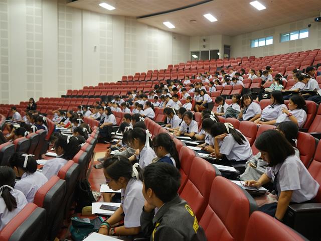 โรงเรียนสาธิตม.พะเยา,ดำเนินกิจกรรมสัมมนาทางวิชาการ,,โดย,Assoc.Prof.,Dr.Fred,N.,Finley