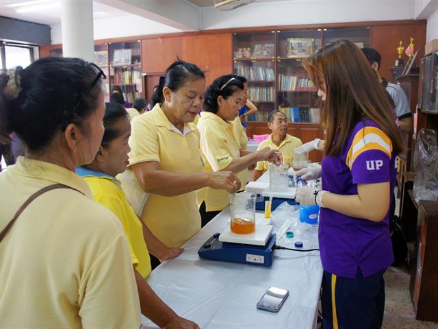 สาขาชีวเคมีและสาขาโภชนาการ,คณะวิทยาศาสตร์การแพทย์,,ดำเนินโครงการ,1,คณะ,1,สัญลักษณ์ความสำเร็จ,อบรมการทำสบู่ผสมสมุนไพร,ณ,โรงเรียนผู้สูงอายุตำบลดอกคำใต้,ดอนไชยพุทธศาสตร์