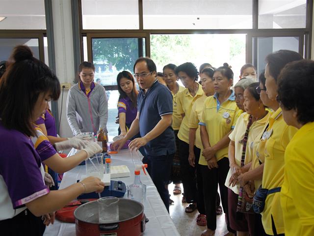 สาขาชีวเคมีและสาขาโภชนาการ,คณะวิทยาศาสตร์การแพทย์,,ดำเนินโครงการ,1,คณะ,1,สัญลักษณ์ความสำเร็จ,อบรมการทำสบู่ผสมสมุนไพร,ณ,โรงเรียนผู้สูงอายุตำบลดอกคำใต้,ดอนไชยพุทธศาสตร์