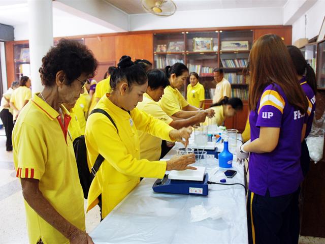 สาขาชีวเคมีและสาขาโภชนาการ,คณะวิทยาศาสตร์การแพทย์,,ดำเนินโครงการ,1,คณะ,1,สัญลักษณ์ความสำเร็จ,อบรมการทำสบู่ผสมสมุนไพร,ณ,โรงเรียนผู้สูงอายุตำบลดอกคำใต้,ดอนไชยพุทธศาสตร์