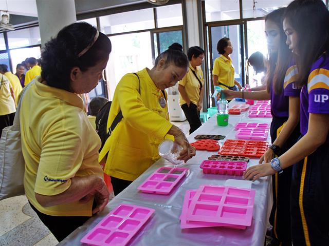 สาขาชีวเคมีและสาขาโภชนาการ,คณะวิทยาศาสตร์การแพทย์,,ดำเนินโครงการ,1,คณะ,1,สัญลักษณ์ความสำเร็จ,อบรมการทำสบู่ผสมสมุนไพร,ณ,โรงเรียนผู้สูงอายุตำบลดอกคำใต้,ดอนไชยพุทธศาสตร์
