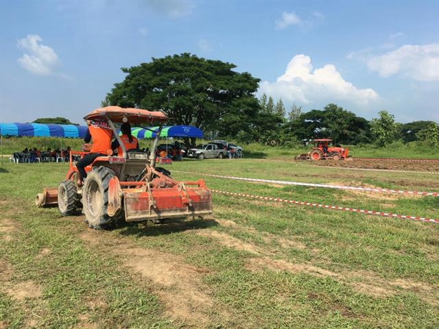 คณะเกษตรศาสตร์และทรัพยากรธรรมชาติ,ม.พะเยา,จัดโครงการ,",ฝึกอบรมการขับแทรคเตอร์และการใช้บำรุงรักษาตรวจเช็ครถแทรคเตอร์,"