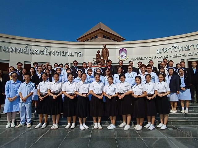 ผู้บริหาร,อาจารย์,และตัวแทนนิสิต,คณะพยาบาลศาสตร์,ร่วมพิธีวางพวงมาลา,,เนื่องในวันมหิดล,,วันที่,24,,กันยายน,2562