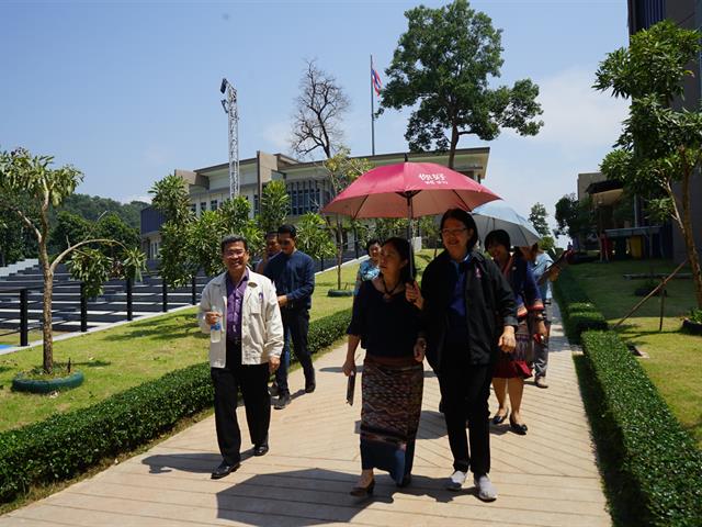 อธิการบดีมหาวิทยาลัยพะเยาเข้าเยี่ยมชมและติดตามการดำเนินงานของโรงเรียนสาธิตม.พะเยา