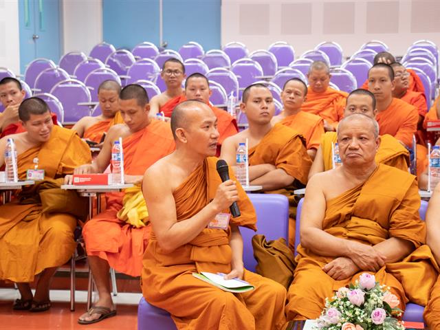 คณะศิลปศาสตร์,ให้การต้อนรับพระนิสิตบรรพชิต,และนิสิตคฤหัสถ์,วิทยาลัยสงฆ์นครลำปาง