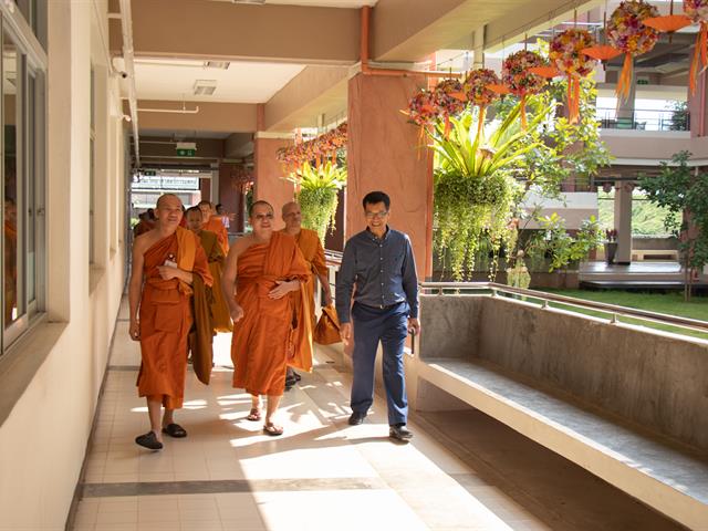 คณะศิลปศาสตร์,ให้การต้อนรับพระนิสิตบรรพชิต,และนิสิตคฤหัสถ์,วิทยาลัยสงฆ์นครลำปาง