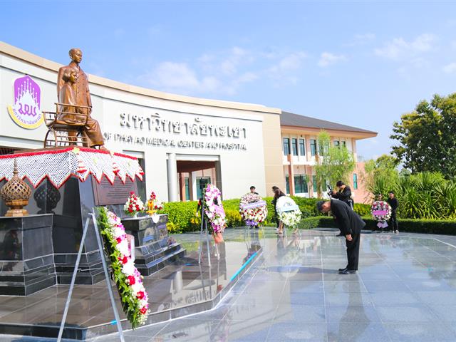 ศูนย์การแพทย์ฯ,ร่วมกับกลุ่มคณะวิชาวิทยาศาสตร์สุขภาพ,จัดพิธีวางพวงมาลาถวายราชสักการะ,เนื่องในวันมหิดล,ประจำปี,2562