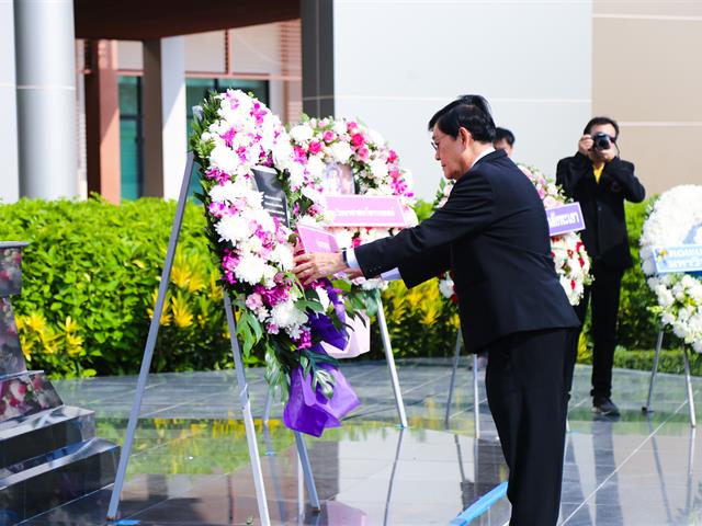 ศูนย์การแพทย์ฯ,ร่วมกับกลุ่มคณะวิชาวิทยาศาสตร์สุขภาพ,จัดพิธีวางพวงมาลาถวายราชสักการะ,เนื่องในวันมหิดล,ประจำปี,2562