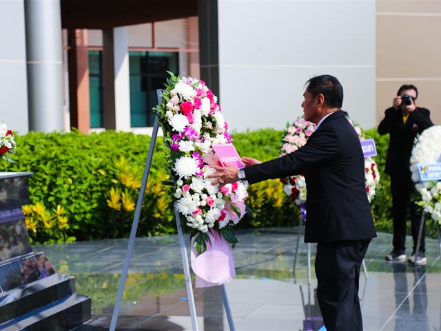 ศูนย์การแพทย์ฯ,ร่วมกับกลุ่มคณะวิชาวิทยาศาสตร์สุขภาพ,จัดพิธีวางพวงมาลาถวายราชสักการะ,เนื่องในวันมหิดล,ประจำปี,2562