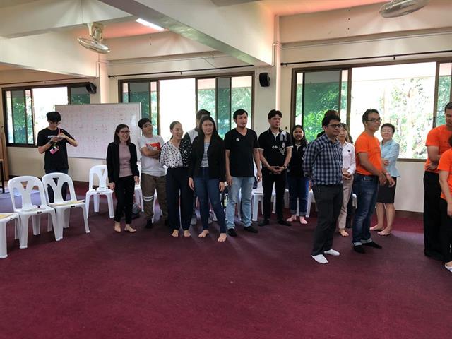 อาจารย์คณะนิติศาสตร์เป็นตัวแทนคณาจารย์,พร้อมด้วยตัวแทนสโมสรนิสิต,และนิสิตคณะนิติศาสตร์,