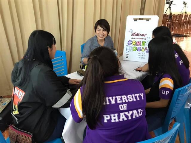 อาจารย์คณะนิติศาสตร์เป็นตัวแทนคณาจารย์,พร้อมด้วยตัวแทนสโมสรนิสิต,และนิสิตคณะนิติศาสตร์,