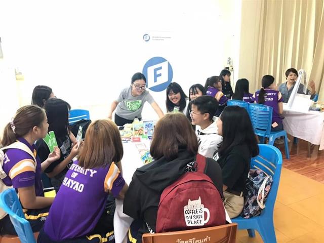 อาจารย์คณะนิติศาสตร์เป็นตัวแทนคณาจารย์,พร้อมด้วยตัวแทนสโมสรนิสิต,และนิสิตคณะนิติศาสตร์,