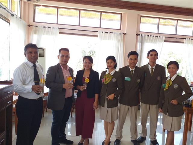 ผู้บริหาร,และอาจารย์,MIS,เข้าเยี่ยมชมห้องปฎิบัติการอาหารและเครื่องดื่ม,ของสถาบันการโรงแรมบาหลี,(STP,Nusa,Dua,Bali),ประเทศอินโดนีเซีย