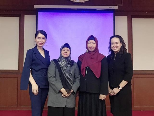 การประชุมเพื่อสร้างความร่วมมือทางการศึกษาระหว่างคณะเภสัชศาสตร์,มหาวิทยาลัยพะเยา,และ,คณะเภสัชศาสตร์,จาก,Universitas,Airlangga