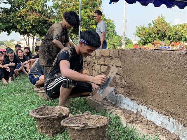 สาขาสถาปัตยกรรม,นำนิสิตชั้นปี,1,เรียนรู้การทำบ้านดิน
