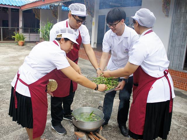 คณะวิทยาศาสตร์การแพทย์,ออกแบบหลักสูตรระยะสั้น,“โภชนาการในผู้สูงอายุ”,เน้นให้ผู้สูงอายุสามารถดูแลสุขภาพเบื้องต้นด้วยหลักโภชนาการที่เหมาะสมกับวัย,