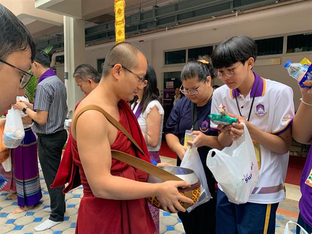 คณะวิทยาศาสตร์การแพทย์,มหาวิทยาลัยพะเยา,จัดกิจกรรมทำบุญตักบาตร,(เดือนกันยายน),