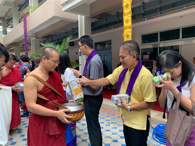 คณะวิทยาศาสตร์การแพทย์,มหาวิทยาลัยพะเยา,จัดกิจกรรมทำบุญตักบาตร,(เดือนกันยายน),