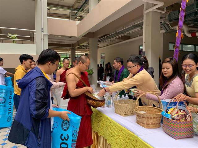คณะวิทยาศาสตร์การแพทย์,มหาวิทยาลัยพะเยา,จัดกิจกรรมทำบุญตักบาตร,(เดือนกันยายน),