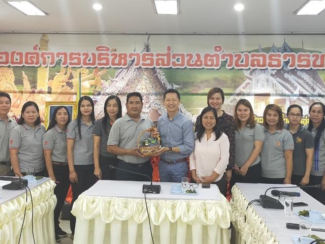 คณะเกษตรศาสตร์และทรัพยากรธรรมชาติ,ม.พะเยา,ดำเนินงานวิจัยร่วมกับ,ม.ราชภัฏเชียงใหม่,โครงการ,“การประยุกต์ใช้ปรัชญาของเศรษฐกิจพอเพียงขององค์กรปกครองส่วนท้องถิ่น,(อปท.),ในเขตภาคเหนือ,6,จังหวัด”