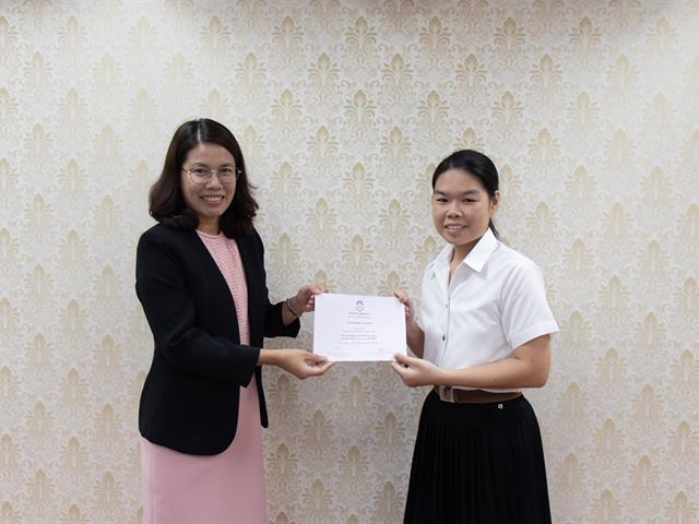 คณะศิลปศาสตร์,มอบเกียรติบัตรพร้อมเงินรางวัล,แก่นิสิตที่มีผลการเรียนดีเด่น,ประจำปีการศึกษา,2561