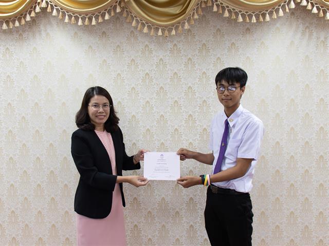 คณะศิลปศาสตร์,มอบเกียรติบัตรพร้อมเงินรางวัล,แก่นิสิตที่มีผลการเรียนดีเด่น,ประจำปีการศึกษา,2561