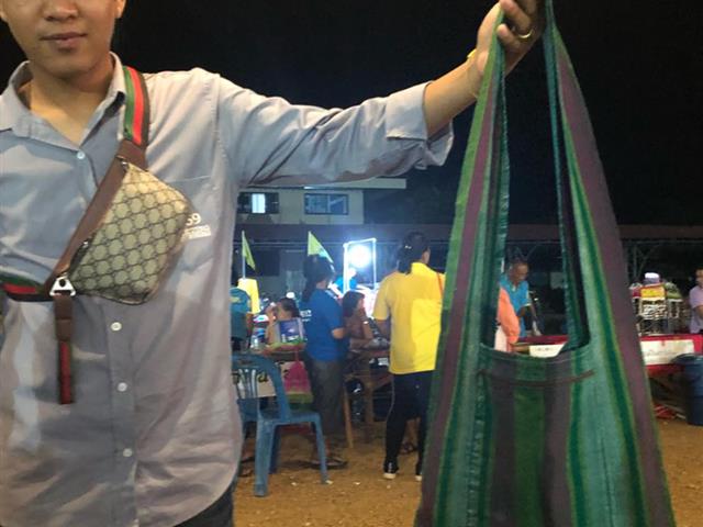 สาขาวิชาการตลาด,คณะวิทยาการจัดการและสารสนเทศศาสตร์,ลงพื้นที่ดำเนินโครงการทำนุบำรุงศิลปวัฒนธรรม,กลุ่มผ้าทอผู้สูงอายุวัดดอนไชย,ณ,ตำบลหนองหล่ม,อำเภอดอกคำใต้,จังหวัดพะเยา