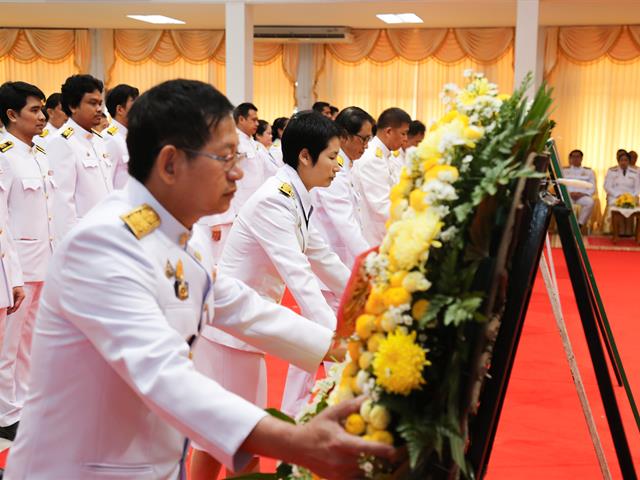 มหาวิทยาลัยพะเยา,วางพวงมาลา,และถวายบังคม,เนื่องในวันคล้ายวันสวรรคตในหลวงรัชกาลที่,9