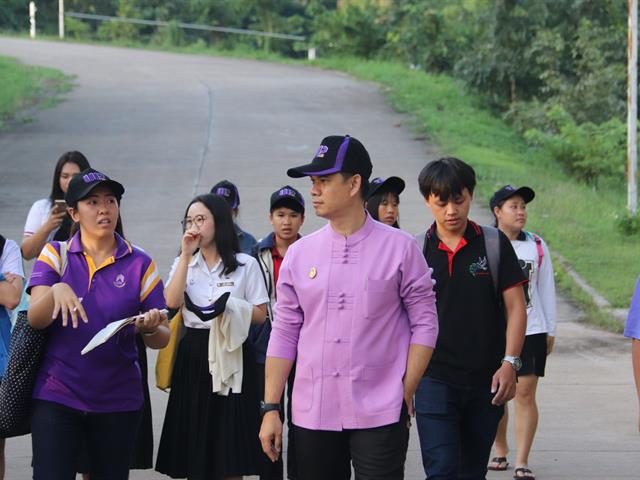 รองอธิการบดีฝ่ายคุณภาพนิสิต,เดินสำรวจพื้นที่และพบปะนิสิต
