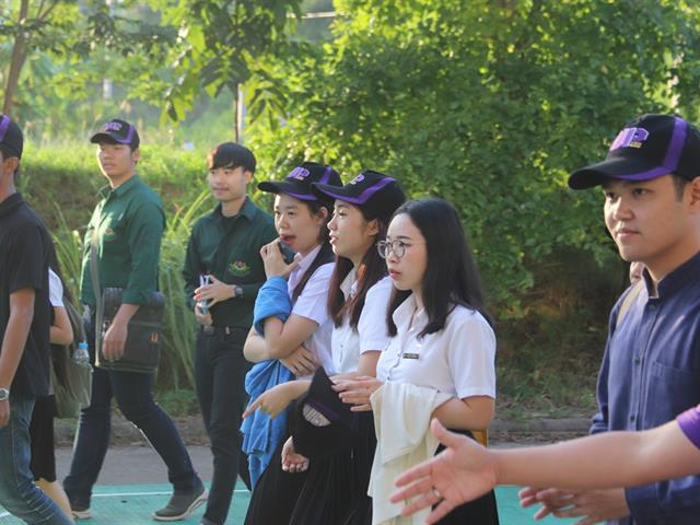 รองอธิการบดีฝ่ายคุณภาพนิสิต,เดินสำรวจพื้นที่และพบปะนิสิต
