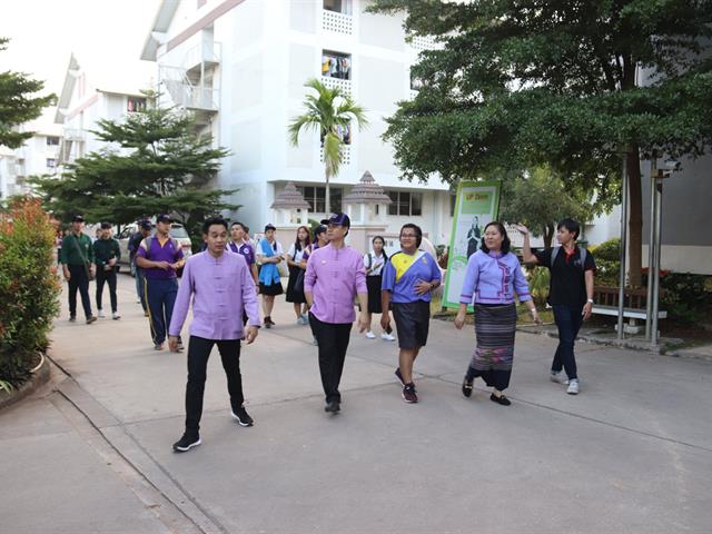 รองอธิการบดีฝ่ายคุณภาพนิสิต,เดินสำรวจพื้นที่และพบปะนิสิต