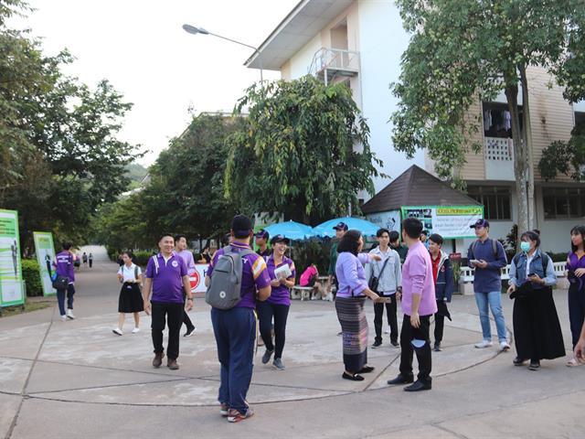 รองอธิการบดีฝ่ายคุณภาพนิสิต,เดินสำรวจพื้นที่และพบปะนิสิต