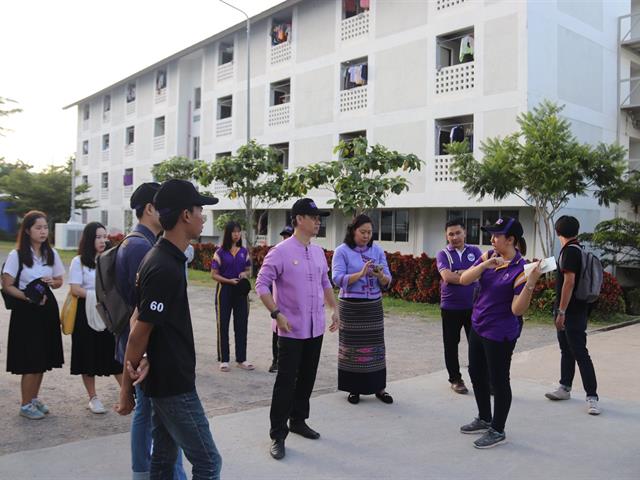 รองอธิการบดีฝ่ายคุณภาพนิสิต,เดินสำรวจพื้นที่และพบปะนิสิต