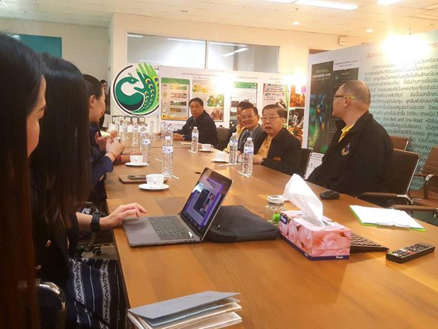 รักษาการผู้อำนวยการกองบริหารงานวิจัย,เข้าร่วมนำเสนอโครงการจัดการหมอกควันและ,การจัดทำกฎหมายเกี่ยวกับอากาศสะอาด,และโครงการวิสาหกิจชุมชน