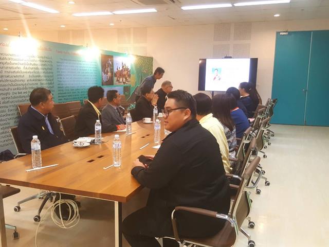 รักษาการผู้อำนวยการกองบริหารงานวิจัย,เข้าร่วมนำเสนอโครงการจัดการหมอกควันและ,การจัดทำกฎหมายเกี่ยวกับอากาศสะอาด,และโครงการวิสาหกิจชุมชน