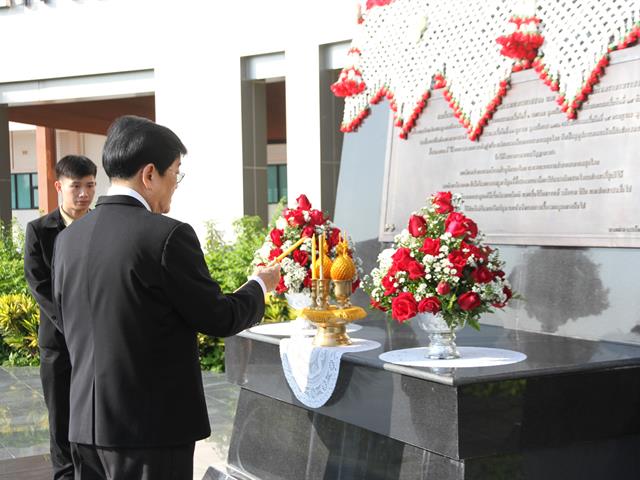ศูนย์การแพทย์และโรงพยาบาลมหาวิทยาลัยพะเยา,ประกอบพิธีวางพานพุ่มดอกไม้สด,เพื่อน้อมระลึกสมเด็จพระศรีนครินทราบรมราชชนนี,เนื่องในวันคล้ายวันพระราชสมภพ