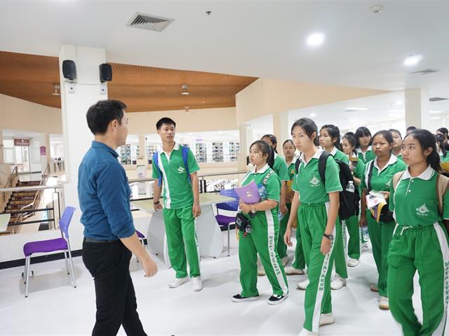 ศูนย์บรรณสารและการเรียนรู้,ต้อนรับคณะศึกษาดูงาน,จากโรงเรียนฮอดพิทยาคม,จังหวัดเชียงใหม่