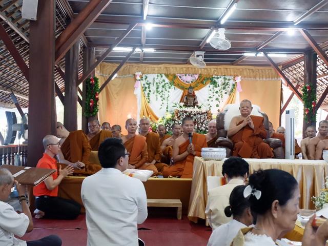 รศ.ดร.ภก.สุรศักดิ์,เสาแก้ว,คณบดีคณะเภสัชศาสตร์,พร้อมบุคลากรคณะเภสัชศาสตร์,ร่วมทอดกฐินสามัคคี,ณ,วัดสันป่าแดงธรรมาราม
