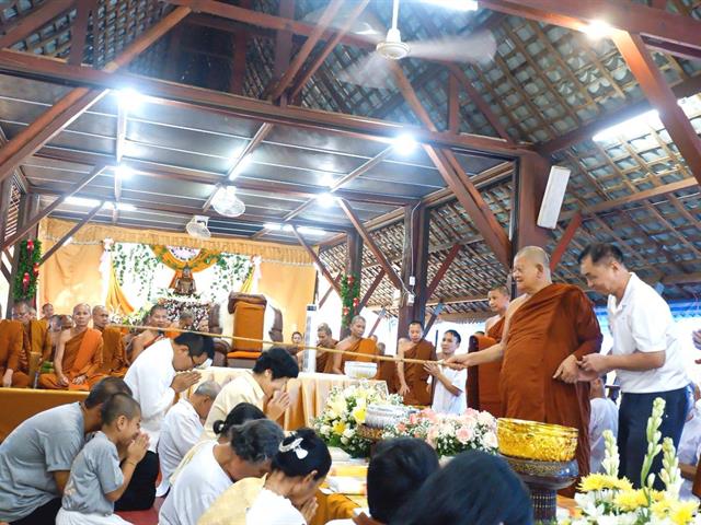 รศ.ดร.ภก.สุรศักดิ์,เสาแก้ว,คณบดีคณะเภสัชศาสตร์,พร้อมบุคลากรคณะเภสัชศาสตร์,ร่วมทอดกฐินสามัคคี,ณ,วัดสันป่าแดงธรรมาราม