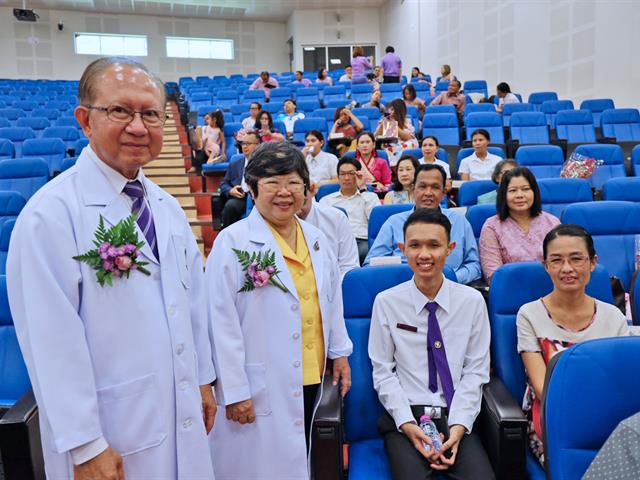 คณะทันตแพทยศาสตร์,มหาวิทยาลัยพะเยาจัดพิธีมอบเสื้อกาวน์แก่นิสิตทันตแพทย์,ชั้นปีที่,4