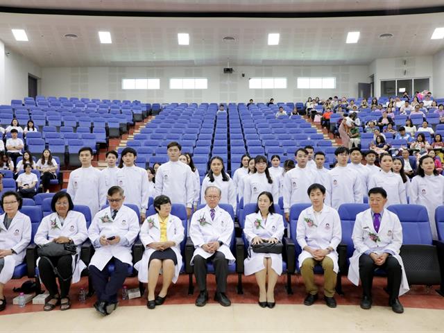 คณะทันตแพทยศาสตร์,มหาวิทยาลัยพะเยาจัดพิธีมอบเสื้อกาวน์แก่นิสิตทันตแพทย์,ชั้นปีที่,4