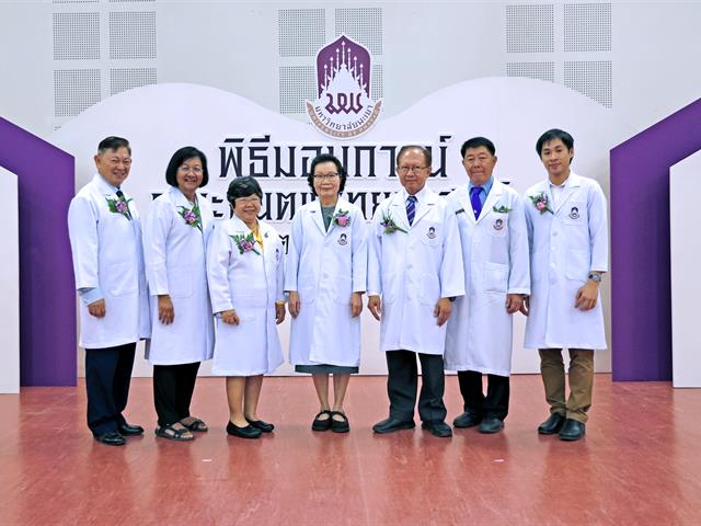 คณะทันตแพทยศาสตร์,มหาวิทยาลัยพะเยาจัดพิธีมอบเสื้อกาวน์แก่นิสิตทันตแพทย์,ชั้นปีที่,4
