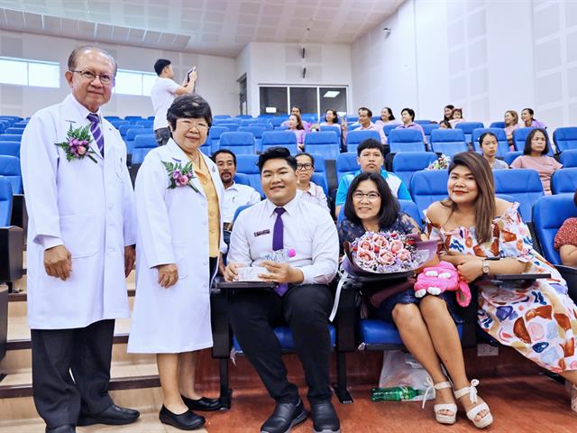 คณะทันตแพทยศาสตร์,มหาวิทยาลัยพะเยาจัดพิธีมอบเสื้อกาวน์แก่นิสิตทันตแพทย์,ชั้นปีที่,4