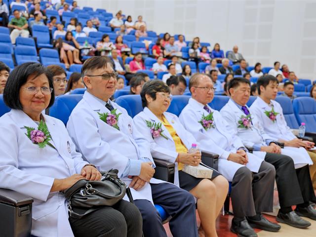 คณะทันตแพทยศาสตร์,มหาวิทยาลัยพะเยาจัดพิธีมอบเสื้อกาวน์แก่นิสิตทันตแพทย์,ชั้นปีที่,4